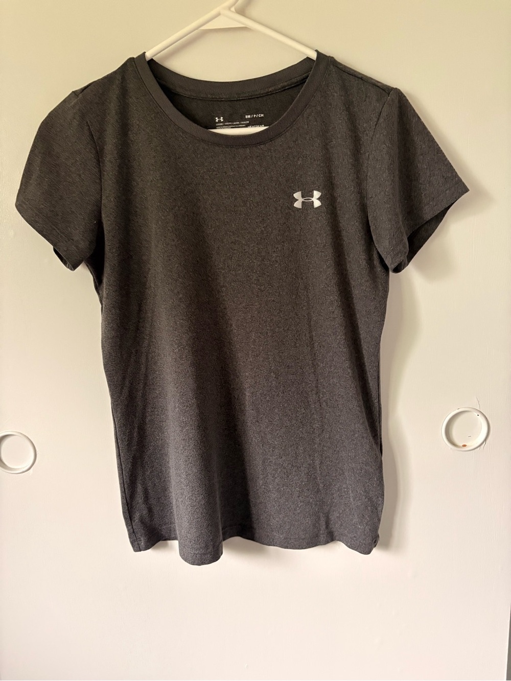 Under Armour Women's Dark Charcoal Short Sleeve Performance Tee.Heat gear size S